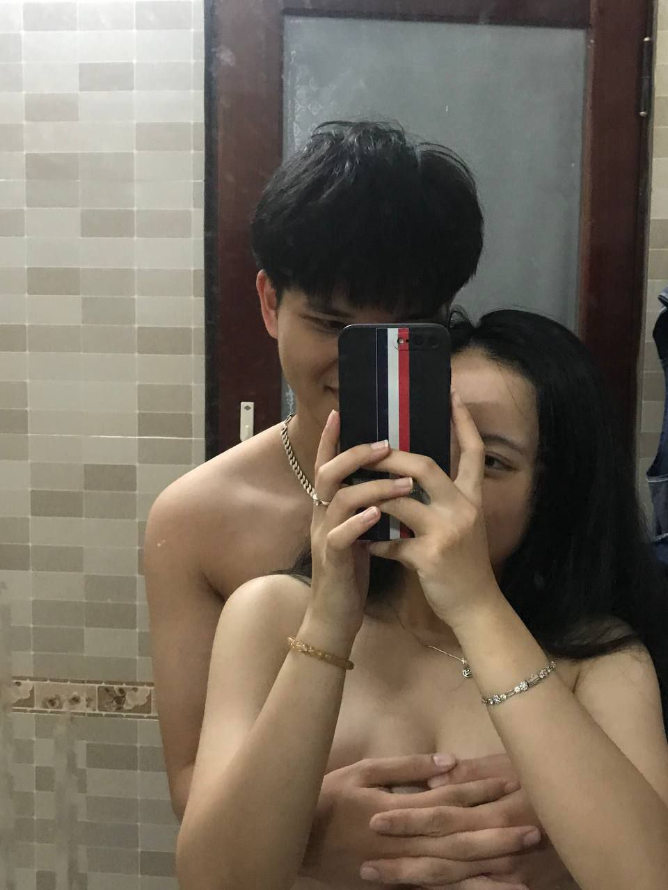 Tài xế công ty Tiểu Vương và người vợ xinh đẹp, quyền quý của ông chủ có quan hệ tình cảm...