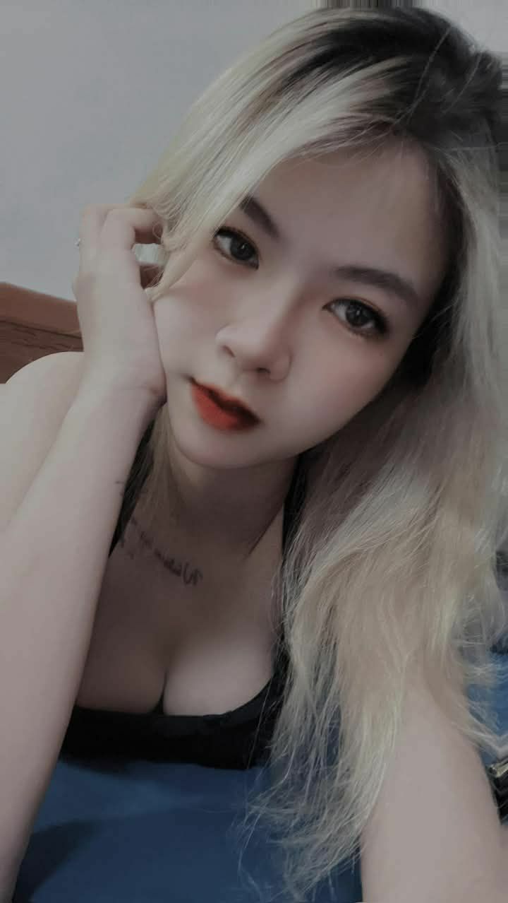 Anh đừng có liếm lồn em nữa